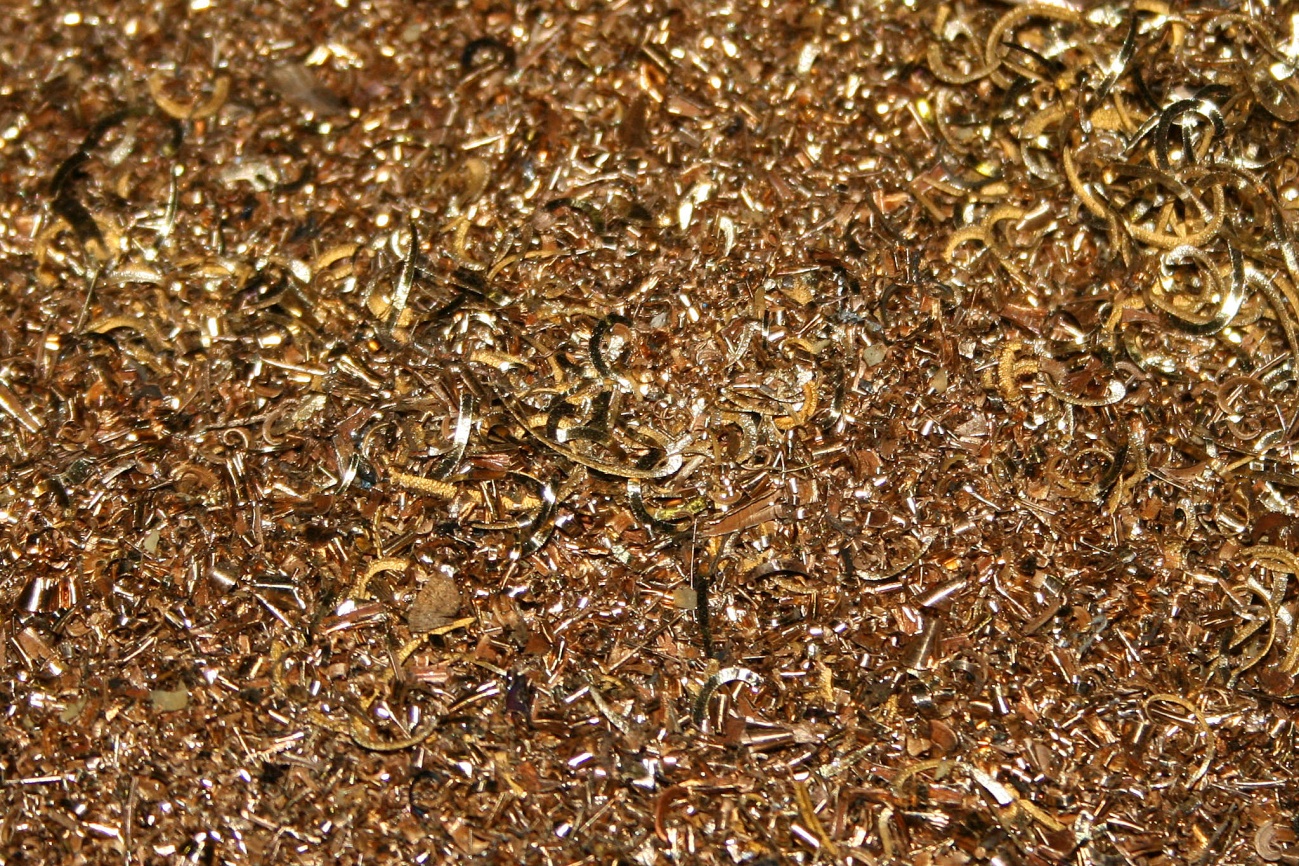 Sucata de bronze no pátio da Metalis